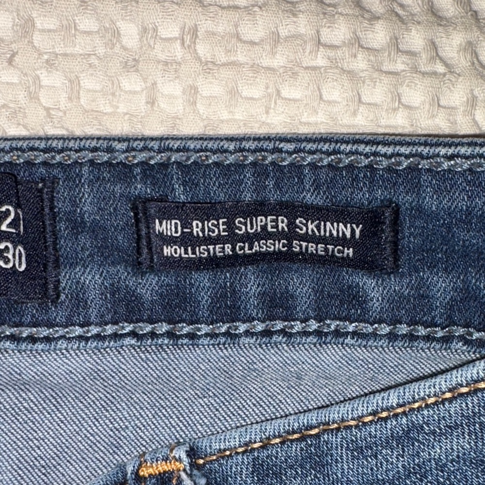Hollister Mid Rise Super Skinny Jeans - Picture 6 of 10